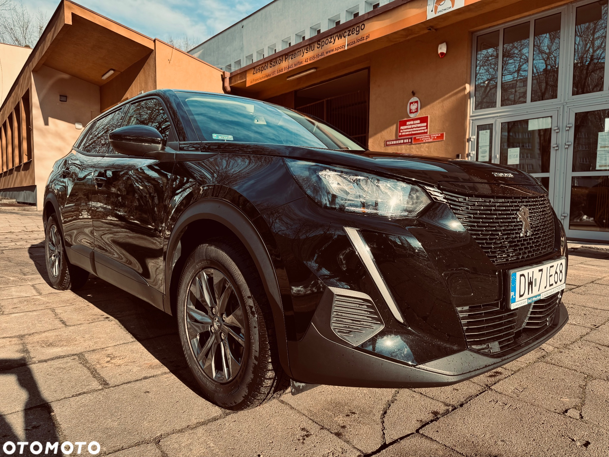 Peugeot 2008 1.2 Pure Tech GPF Signature S&S - 10
