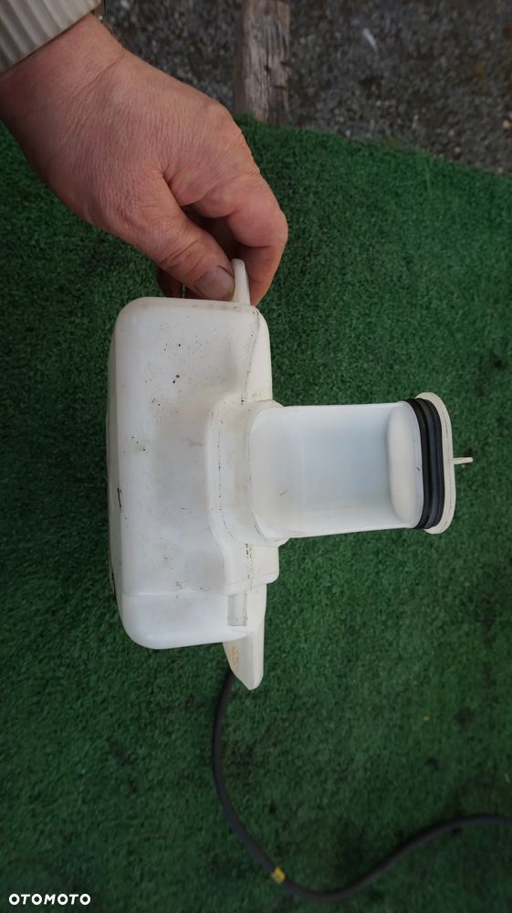 Mitsubishi Pajero IV 3.2 DID zbiorniczek plynu do spryskiwaczy tyl tylny pompka kompletny - 3