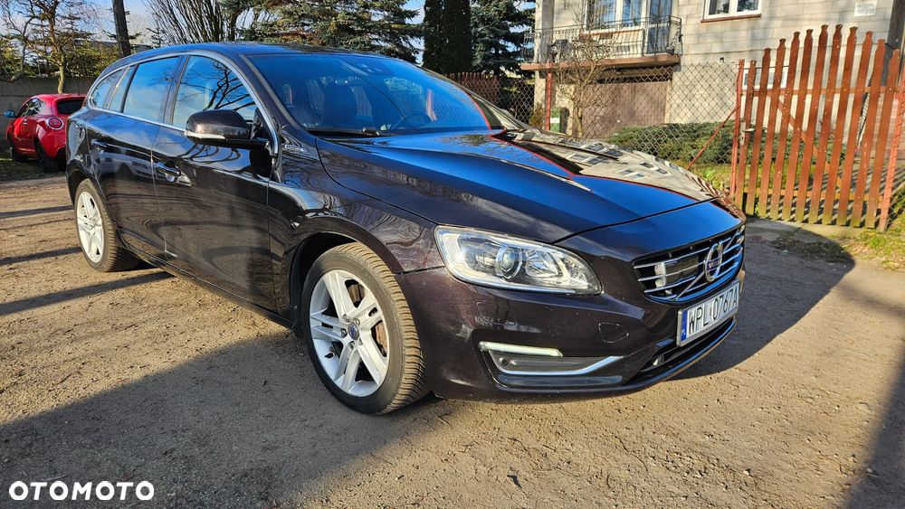 Volvo V60 D6 Plug-In-Hybrid AWD Geartronic Summum - 4