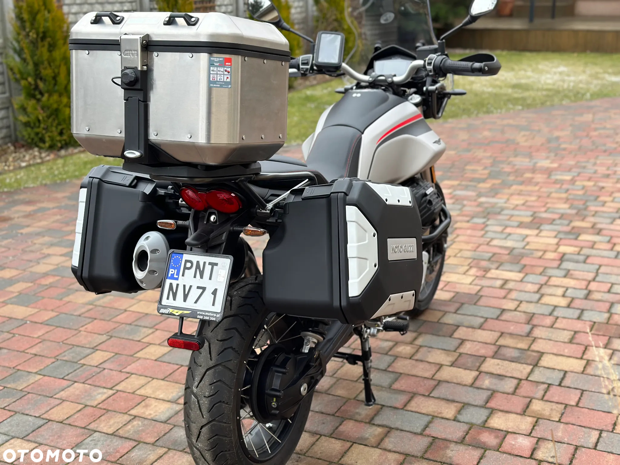 Moto Guzzi V85 - 4