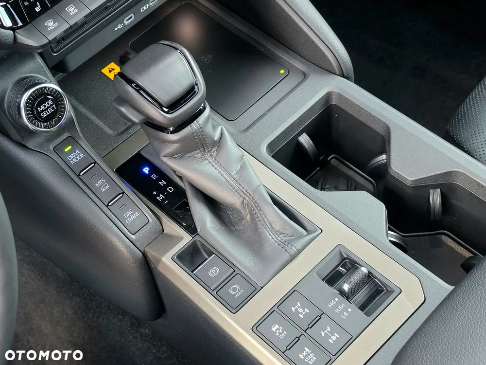 Toyota Land Cruiser - 22