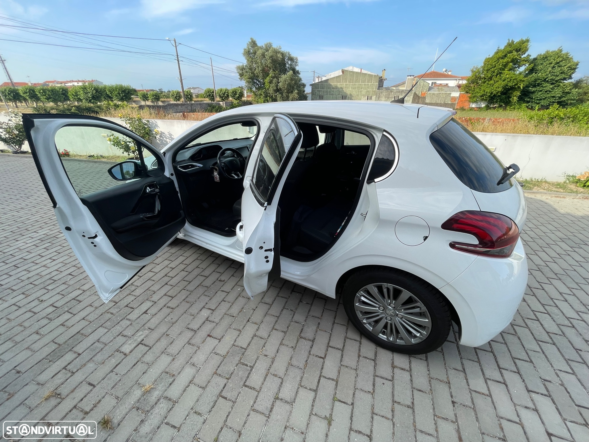 Peugeot 208 1.6 BlueHDi Allure - 14
