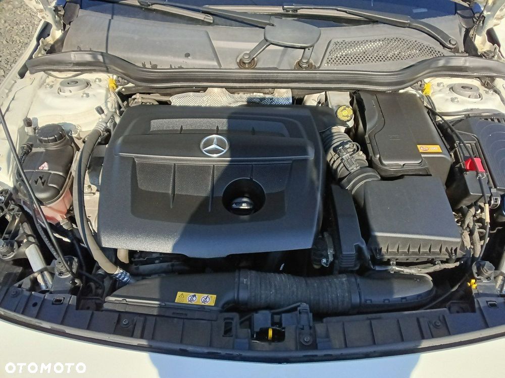 Mercedes-Benz GLA - 38