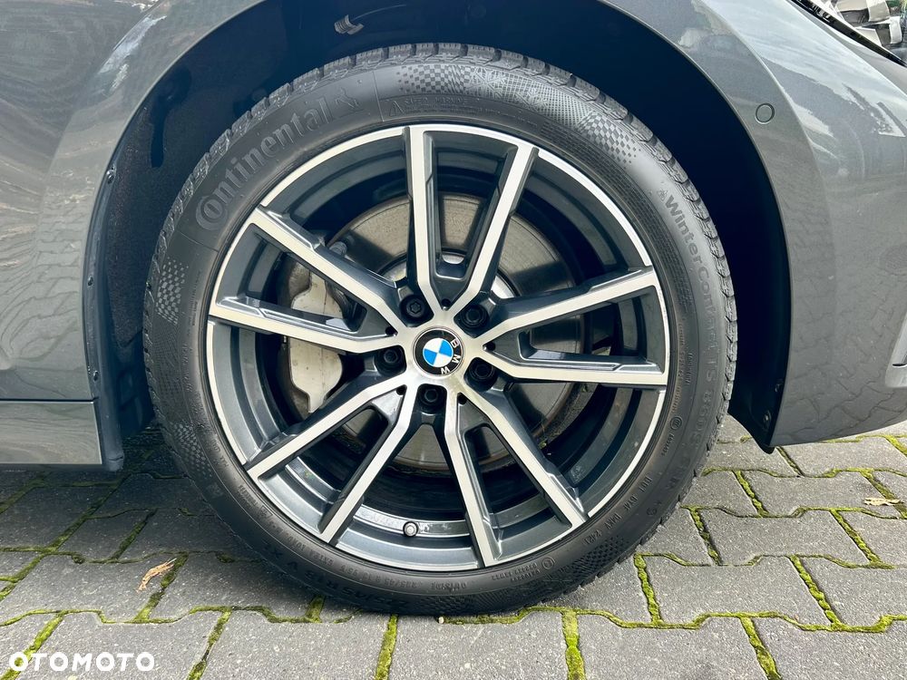 BMW Seria 3 330d xDrive Sport Line sport - 4