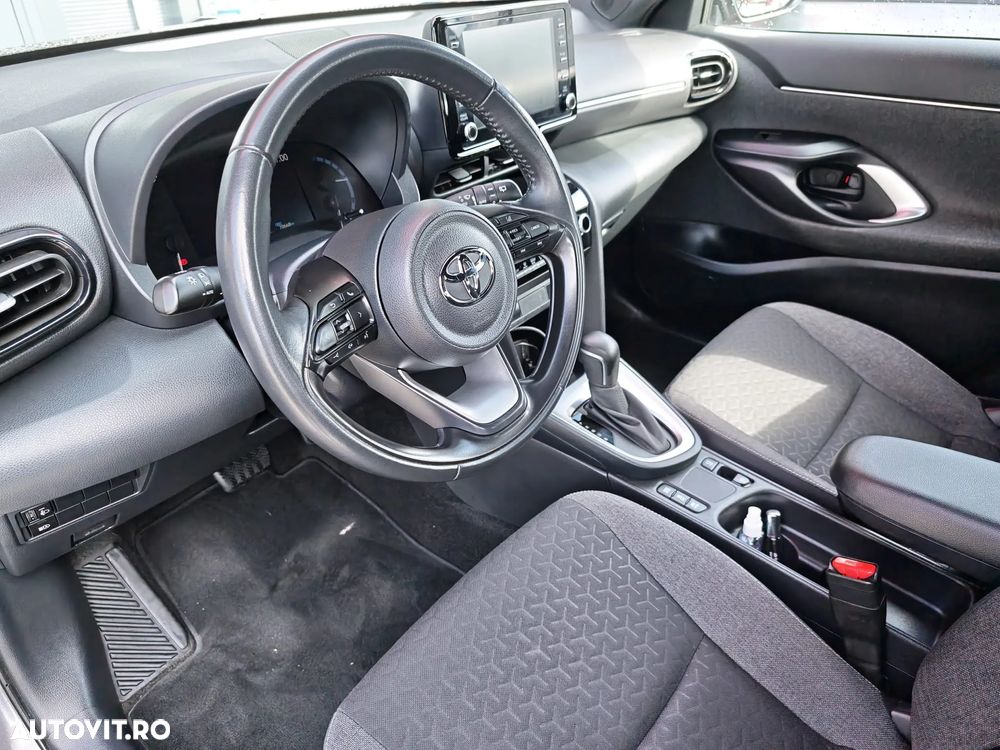 Toyota Yaris Cross 1.5 VVT-i HSD 4x2 Dynamic - 2