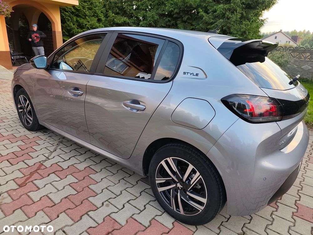 Peugeot 208 PureTech 100 EAT8 Allure - 9