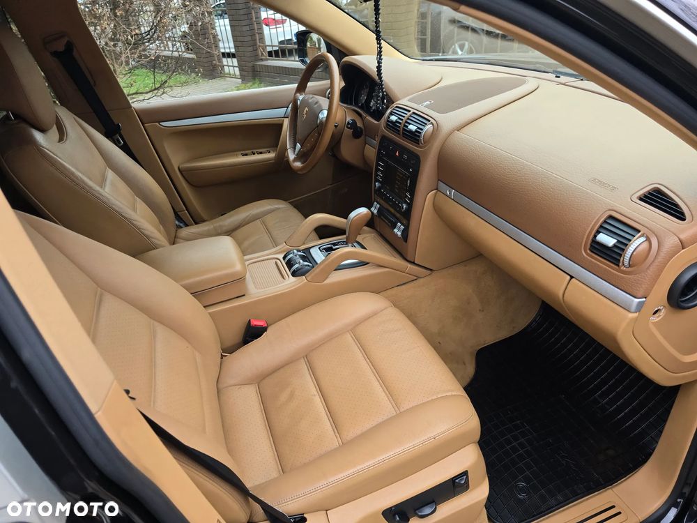 Porsche Cayenne - 18