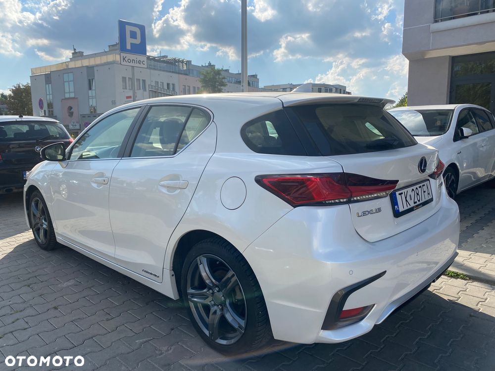 Lexus CT - 9