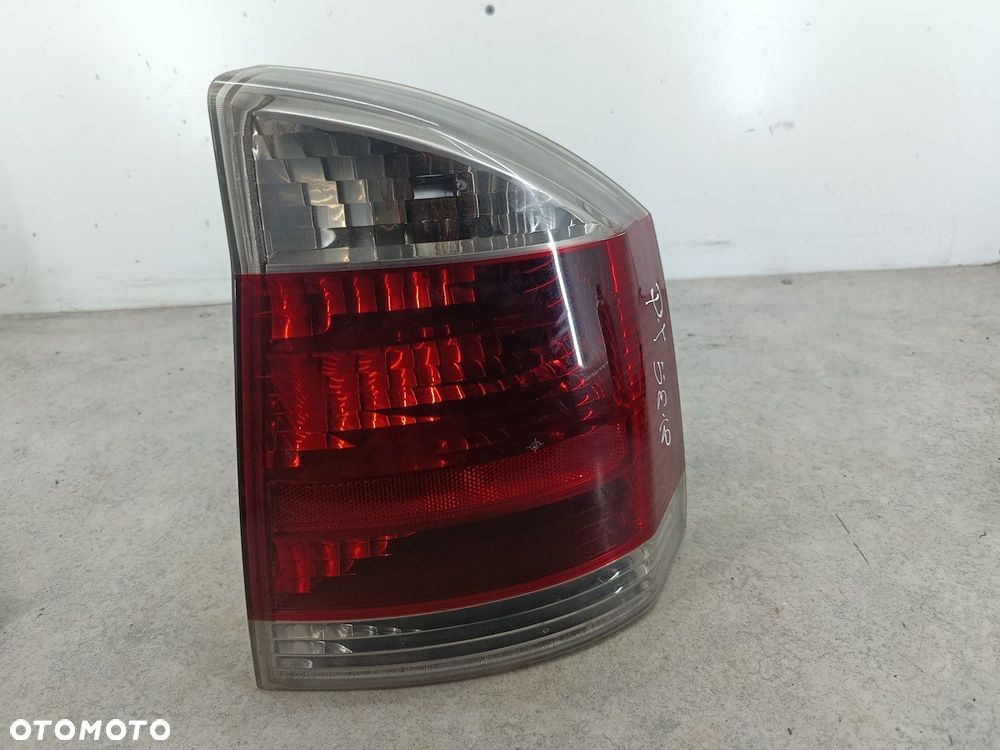 LAMPA TYLNA PRAWA OPEL VECTRA C FL 13131002 HATCHBACK - 1