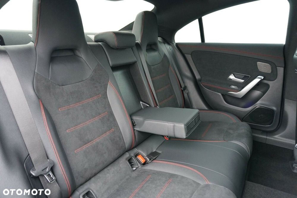 Mercedes-Benz CLA - 9