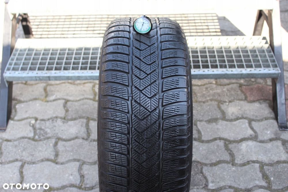 1x 245/45R18 100V XL PIRELLI WINTER SOTTOZERO 3  BMW MO 21r 6mm - 2