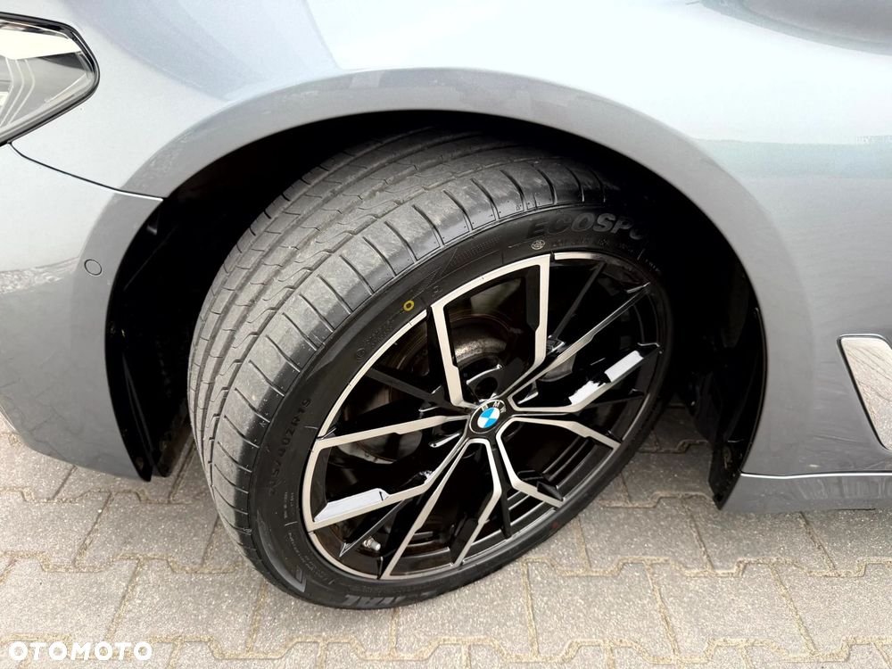 BMW Seria 5 520i Sport-Aut - 31