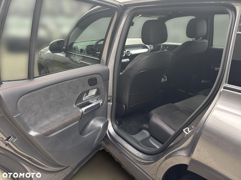 Mercedes-Benz GLB - 14