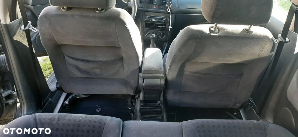 Volkswagen Golf - 5