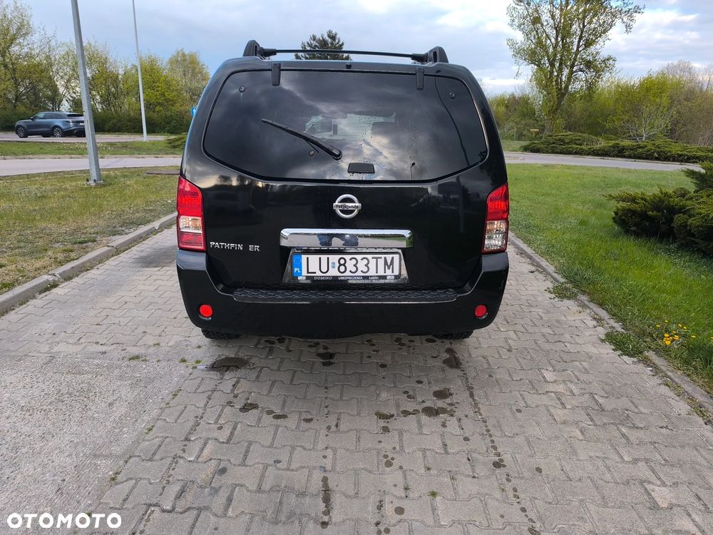 Nissan Pathfinder 2.5 D LE - 6