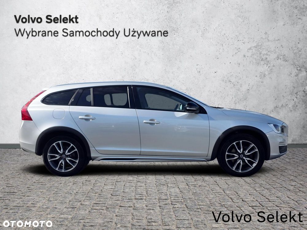 Volvo V60 Cross Country - 10
