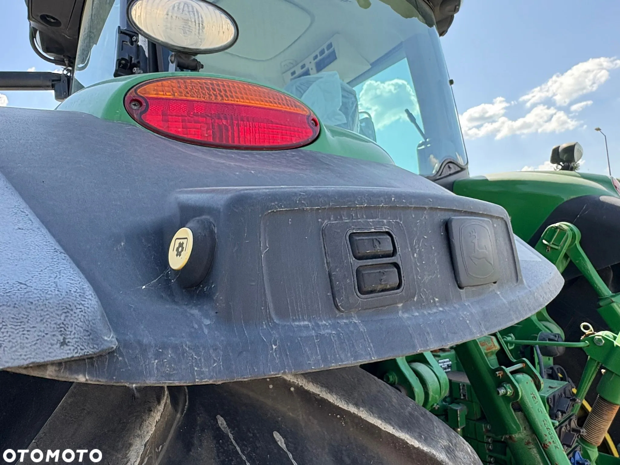 John Deere 8310R - 10
