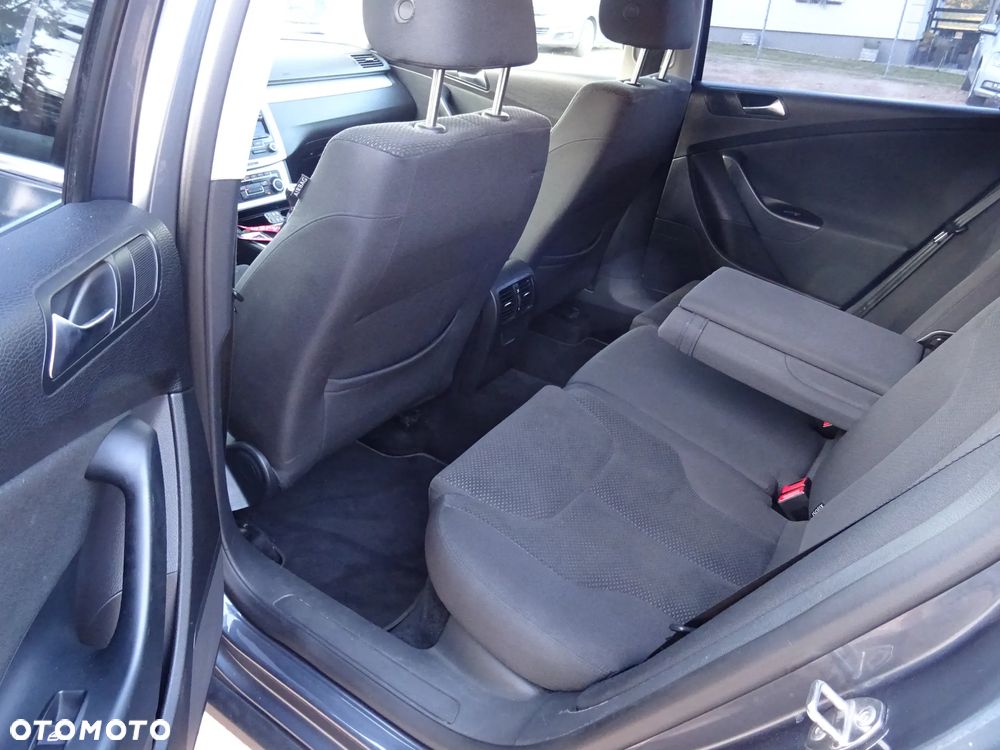 Volkswagen Passat - 10