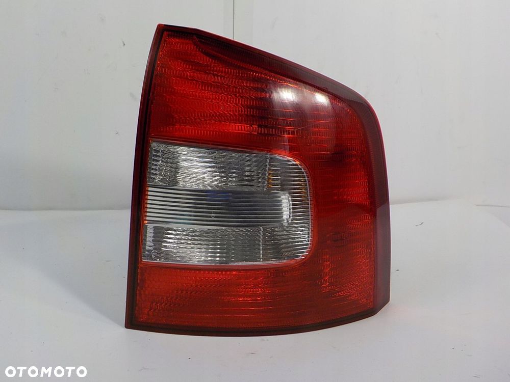 SKODA OCTAVIA II KOMBI LIFT LAMPA PRAWA TYŁ TYLNA 5Z0419091R - 1