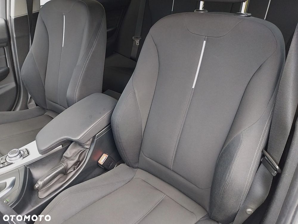 BMW Seria 3 318d Sport Line - 22