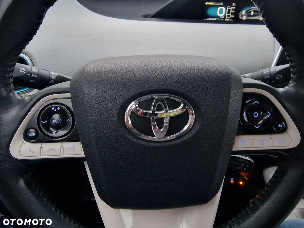 Toyota Prius Hybrid Executive - 24