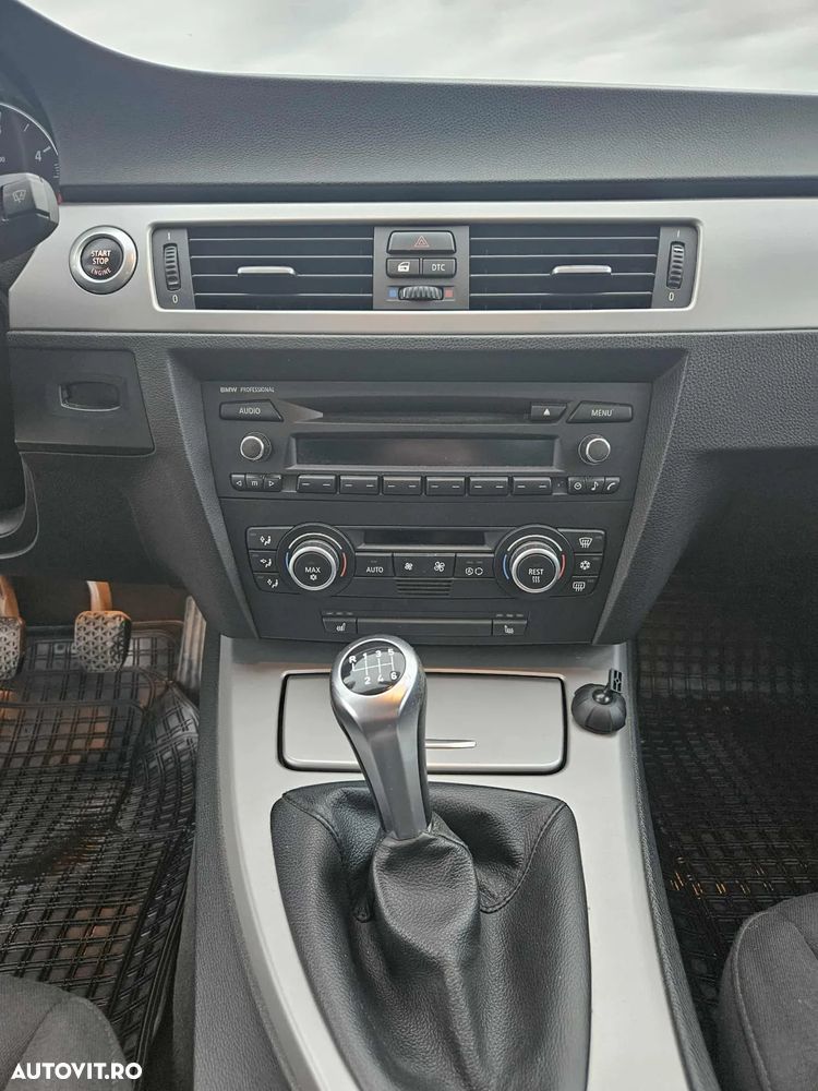 BMW Seria 3 318d DPF Touring - 11