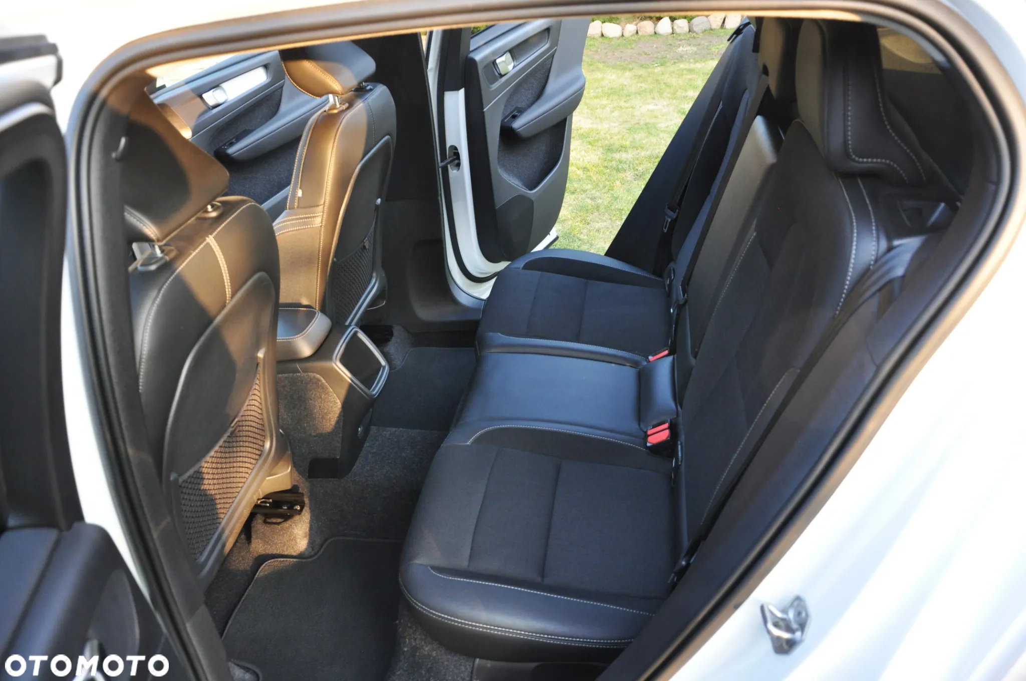 Volvo XC 40 D3 AWD Momentum Pro - 32