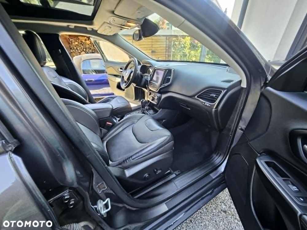 Jeep Cherokee - 20