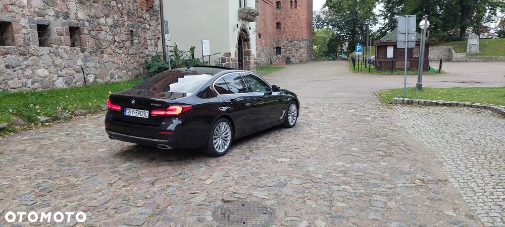 BMW Seria 5 530d Luxury Line - 9