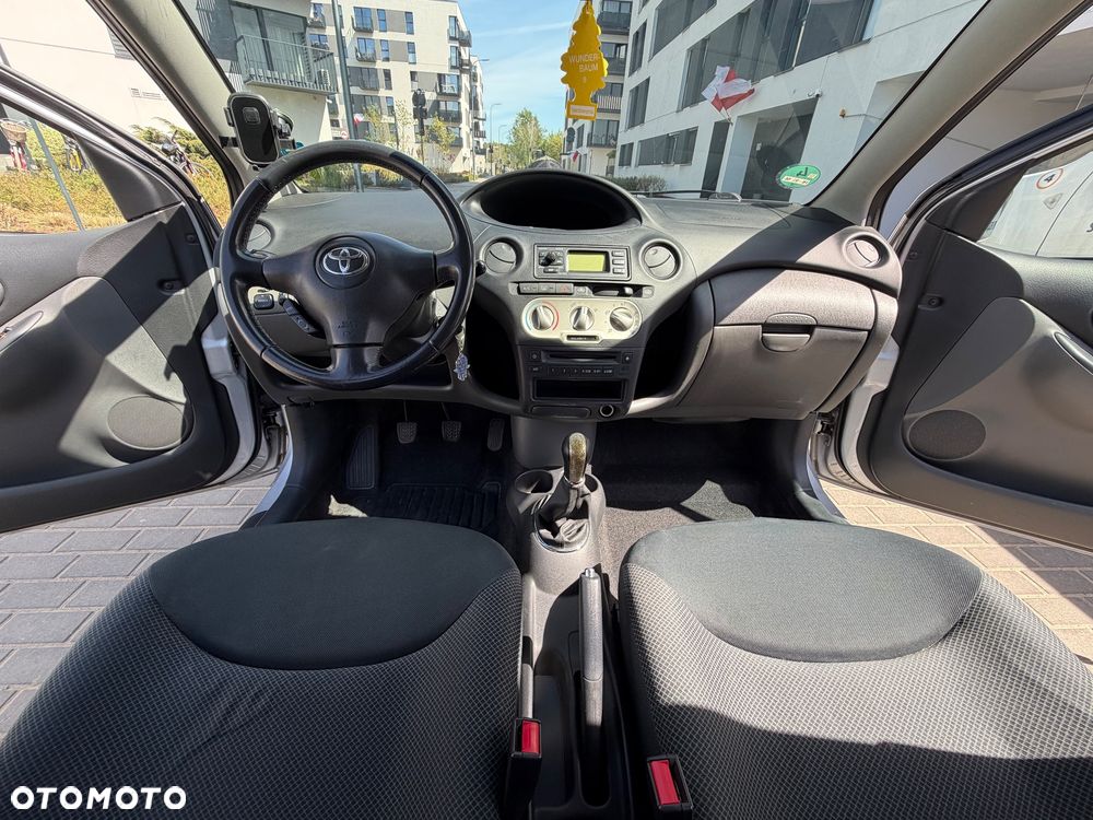 Toyota Yaris 1.3 VVT-i Sol - 2