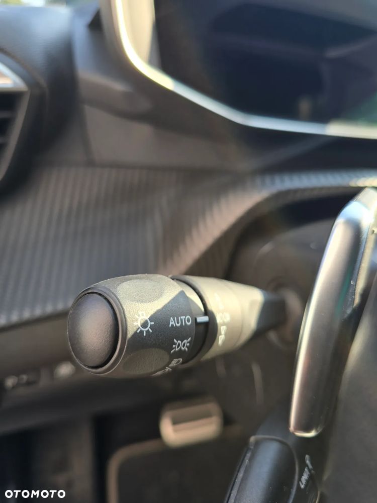 Peugeot 2008 1.2 PureTech Allure S&S EAT8 - 15