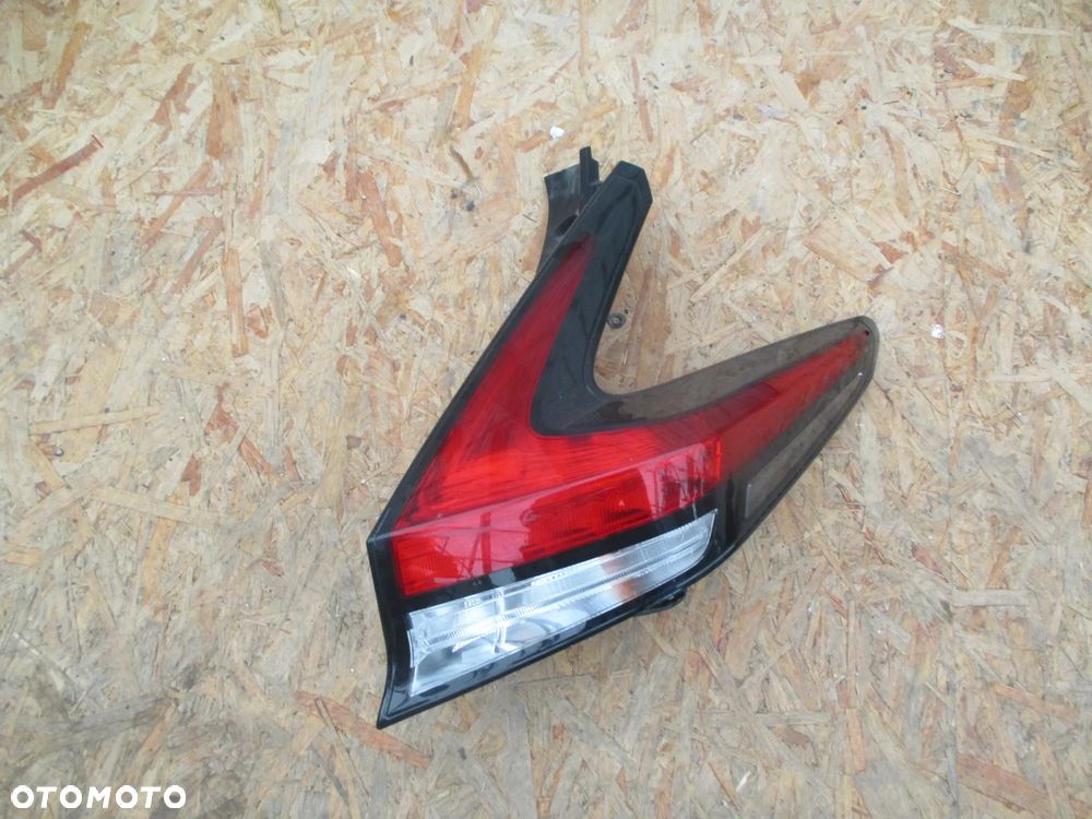 NISSAN LEAF II ZE1 2017- LAMPA TYLNA TYŁ