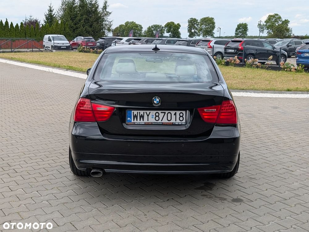 BMW Seria 3 318d Sport Line - 12