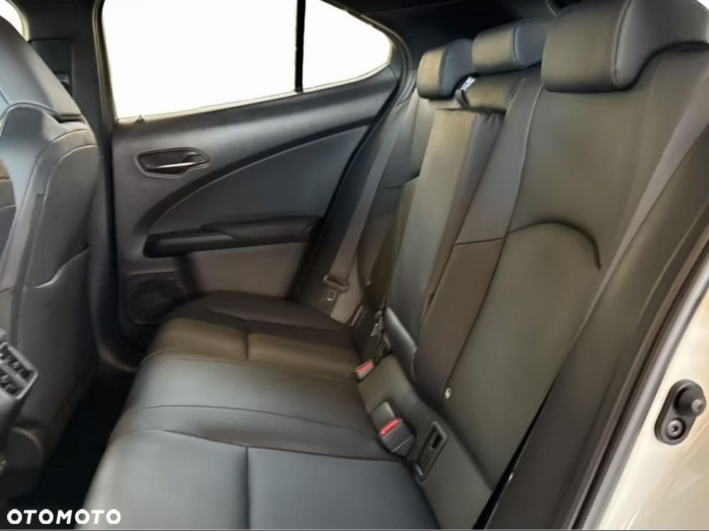 Lexus UX - 11