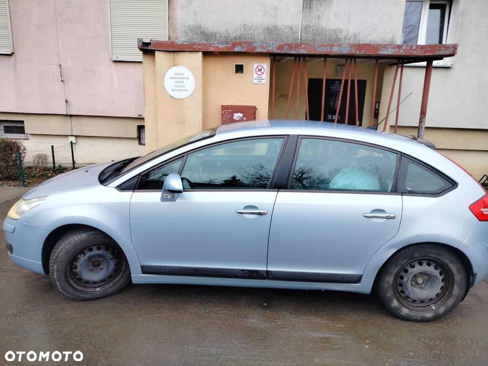Citroën C4 1.6 16V Confort - 5