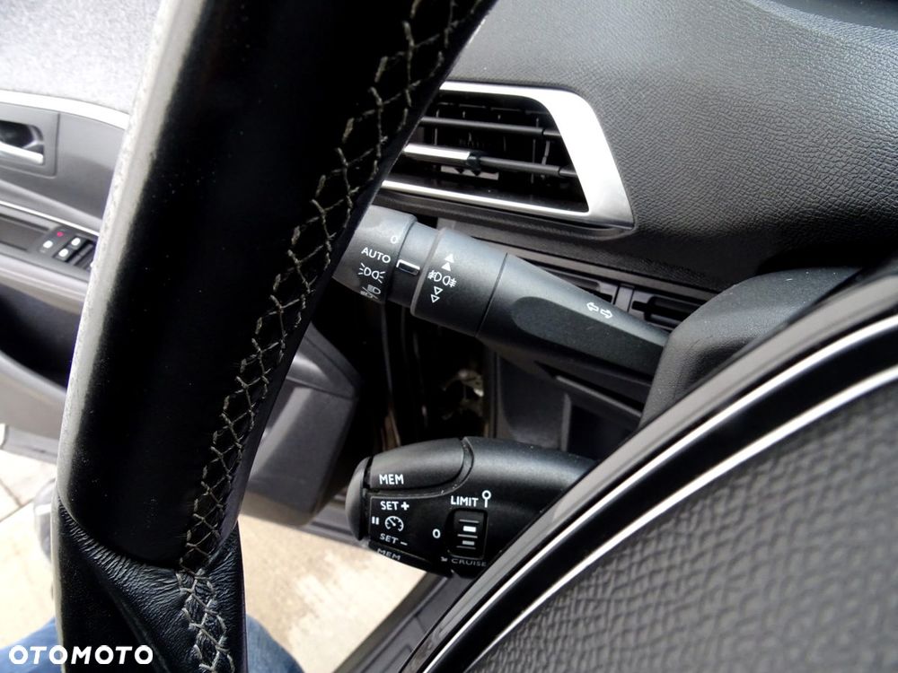 Peugeot 3008 PureTech 130 Stop & Start Allure - 18
