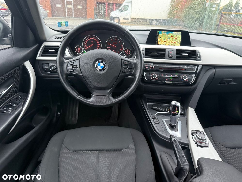 BMW Seria 3 318d Modern Line - 19