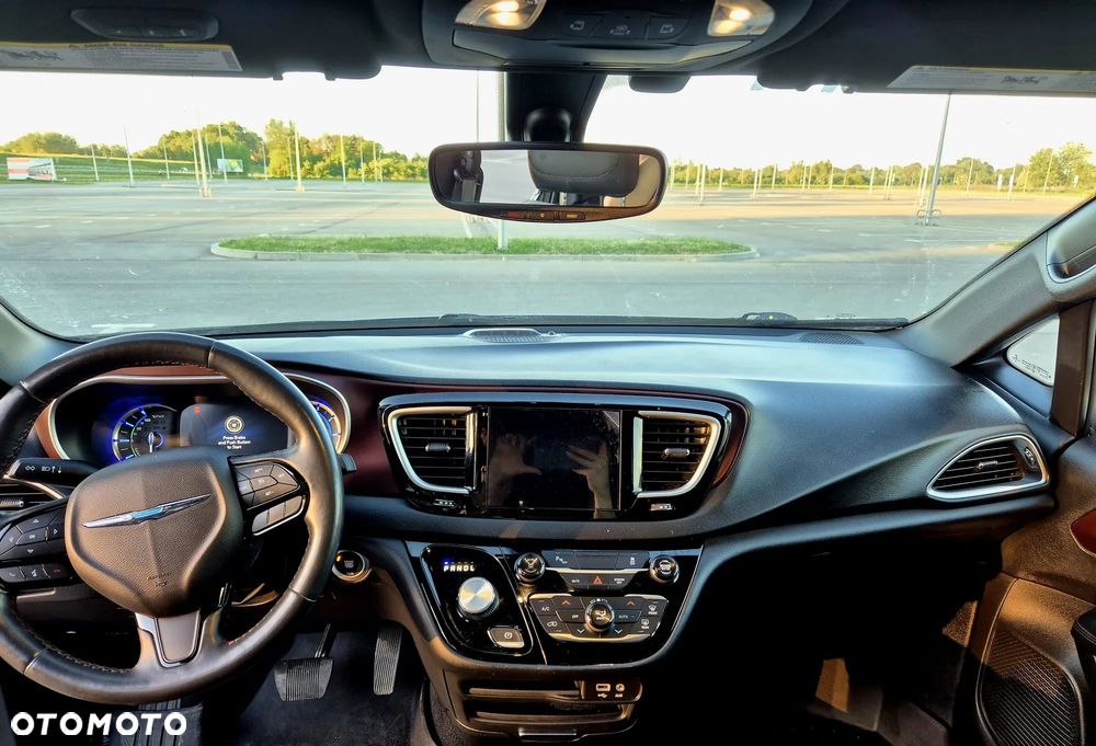 Chrysler Pacifica - 5