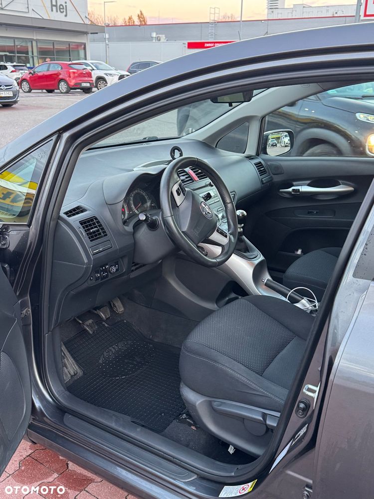 Toyota Auris 1.6 Sol - 11