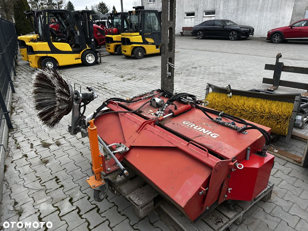 Inny GRUNIG Zamiatarka do placu - 1