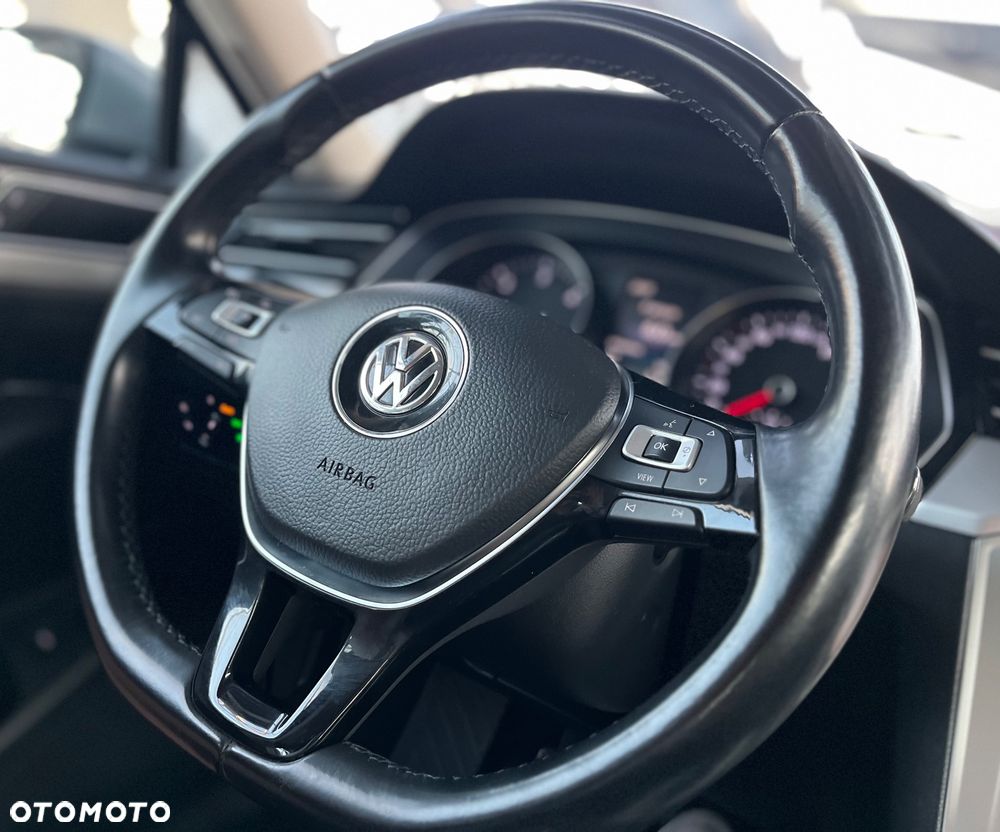 Volkswagen Passat 2.0 TDI SCR Comfortline - 25
