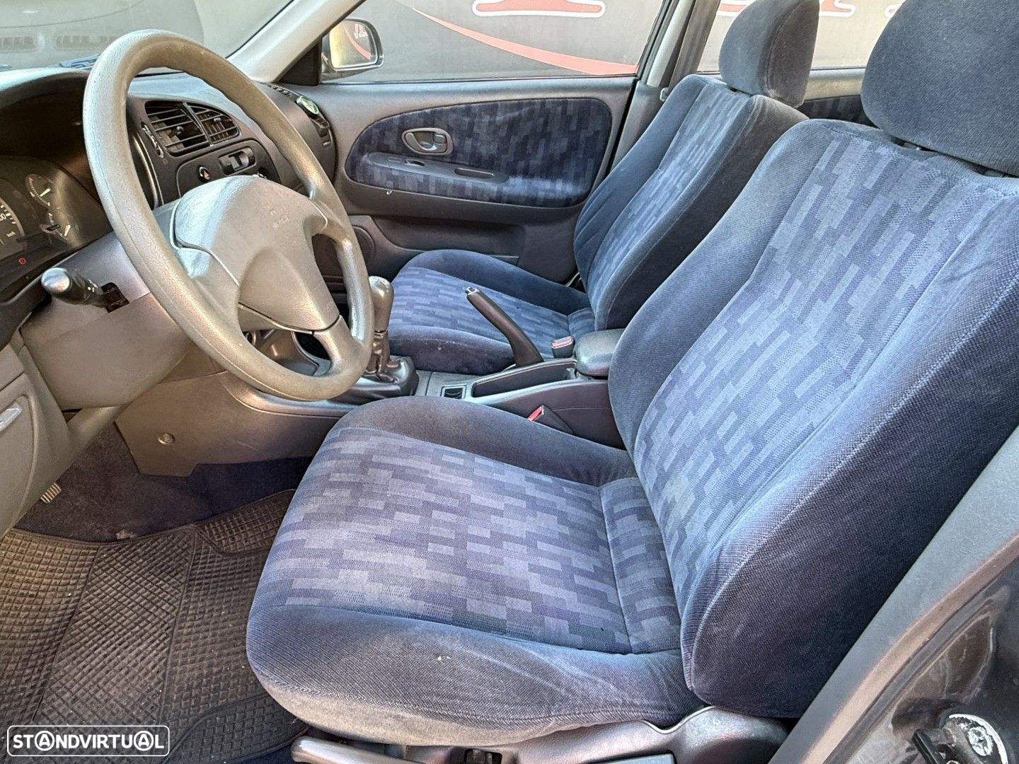 Mitsubishi Lancer 1300 GLX - 9