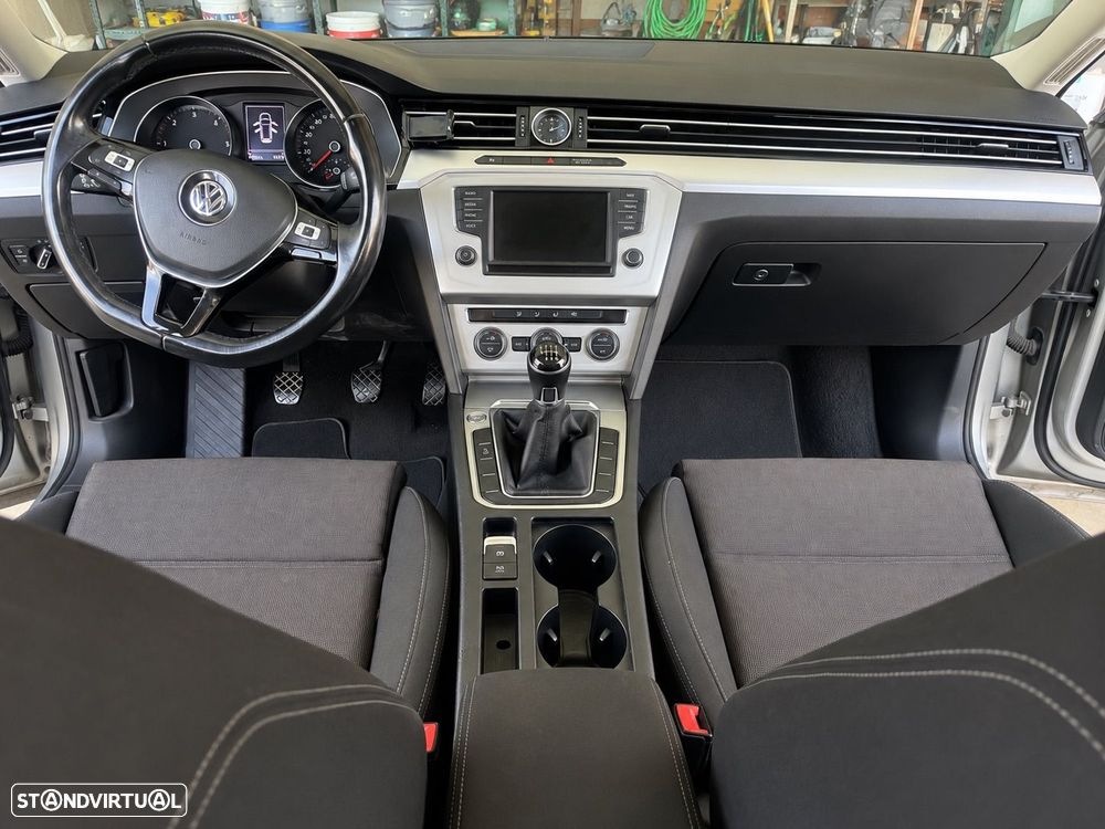 VW Passat Variant 1.6 TDI BlueMotion - 9