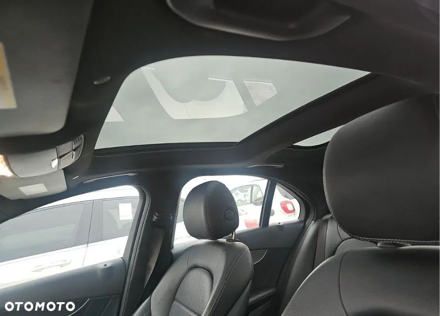 Mercedes-Benz Klasa C 300 4Matic 9G-TRONIC AMG Line - 13