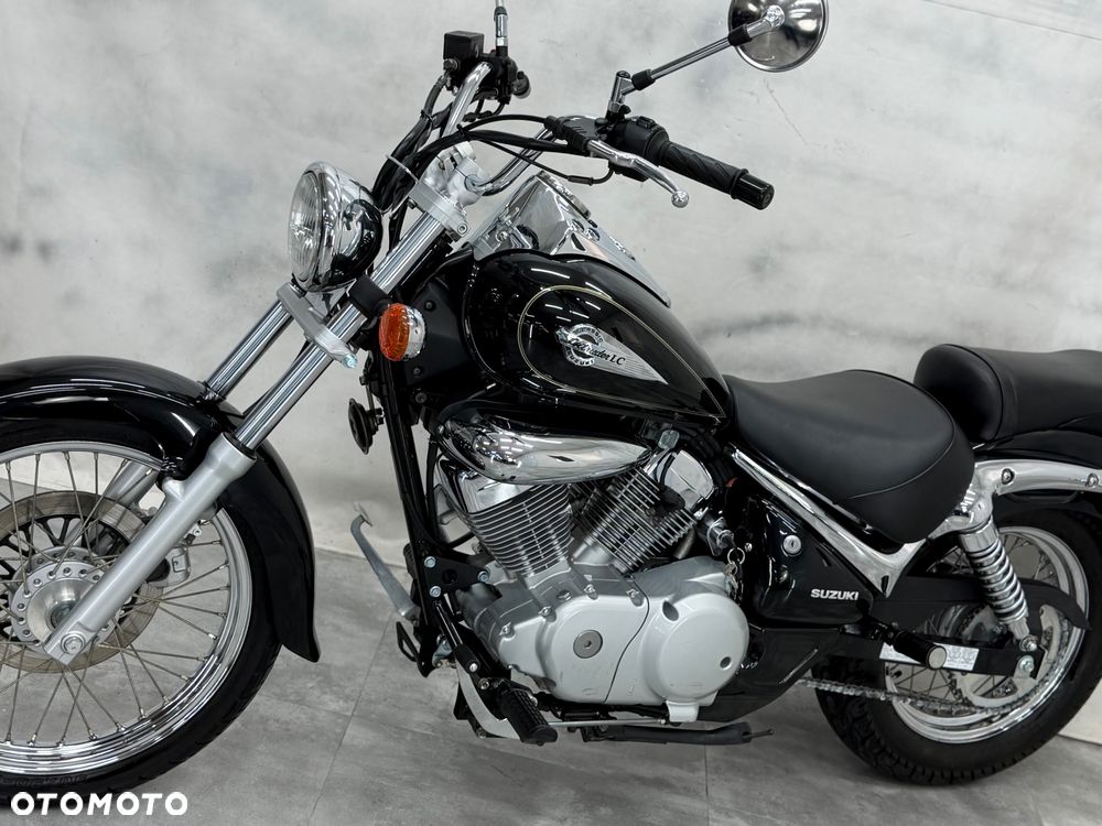 Suzuki Intruder - 18