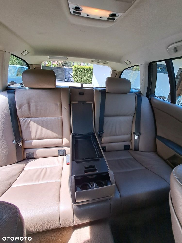 BMW Seria 5 525d - 8