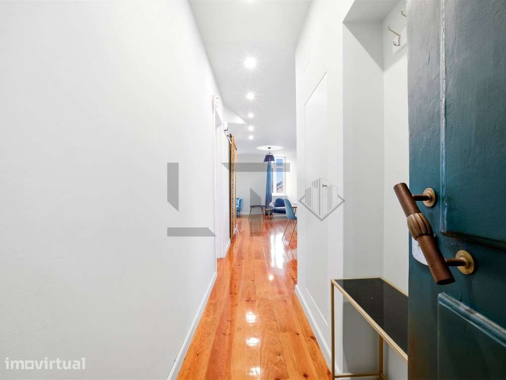Fantástico Apartamento T2 Totalmente Remodelado e Mobilado com Vist... - Grande imagem: 3/12