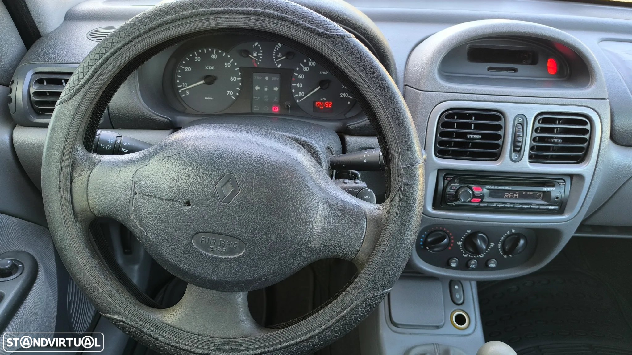 Renault Clio 1.2 RXE - 33