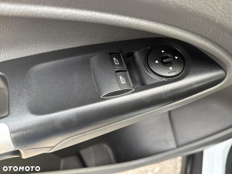 Ford Transit Connect - 12