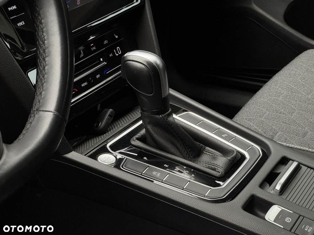 Volkswagen Passat - 11